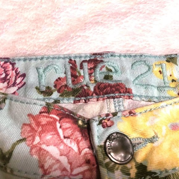 Spring Jeans - Picture 6 of 7